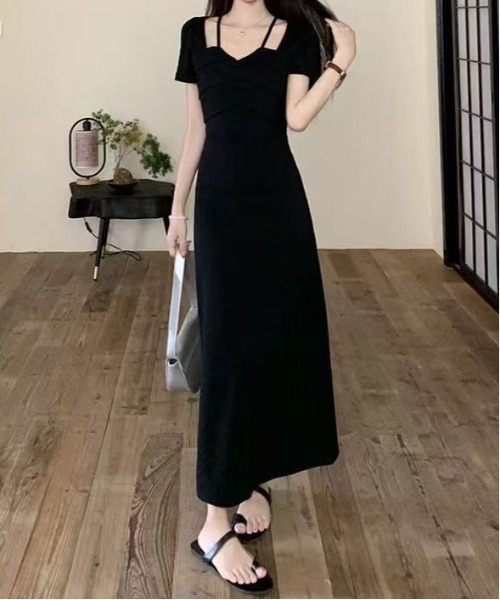 &soiree(アンドソワレ)の「デザインネック半袖ワンピース(ワンピース・レディース・ブラック・MEDIUM/LARGE/X-LARGE)」の1枚目の写真