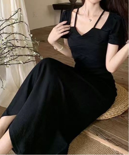 &soiree(アンドソワレ)の「デザインネック半袖ワンピース(ワンピース・レディース・ブラック・MEDIUM/LARGE/X-LARGE)」の3枚目の写真
