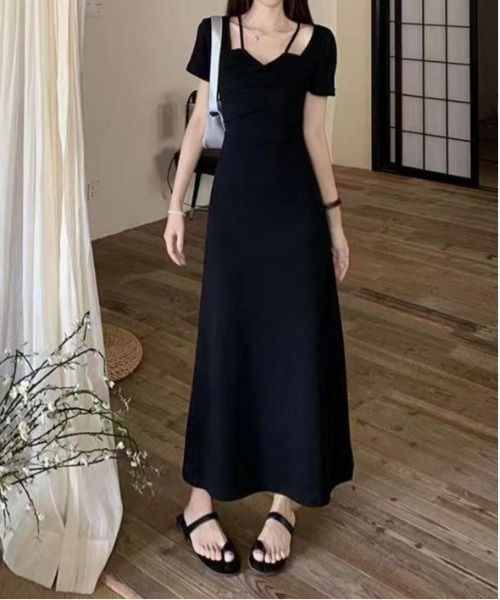 &soiree(アンドソワレ)の「デザインネック半袖ワンピース(ワンピース・レディース・ブラック・MEDIUM/LARGE/X-LARGE)」の4枚目の写真