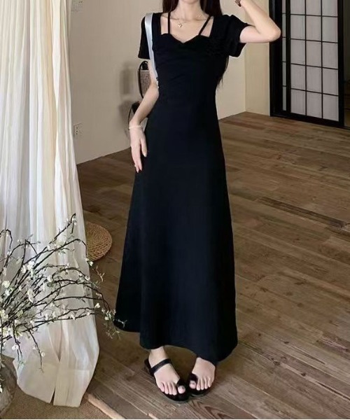 &soiree(アンドソワレ)の「デザインネック半袖ワンピース(ワンピース・レディース・ブラック・MEDIUM/LARGE/X-LARGE)」の5枚目の写真
