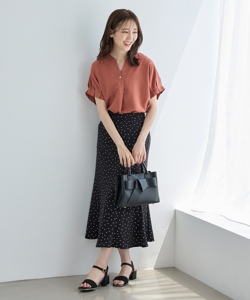 Honeys(ハニーズ)の「【ハニさら・接触冷感】スキッパーブラウス(シャツ/ブラウス・レディース・ネイビー/オレンジ系その他/キャメル/ライトベージュ・L/LL/M/S)」の12枚目の写真