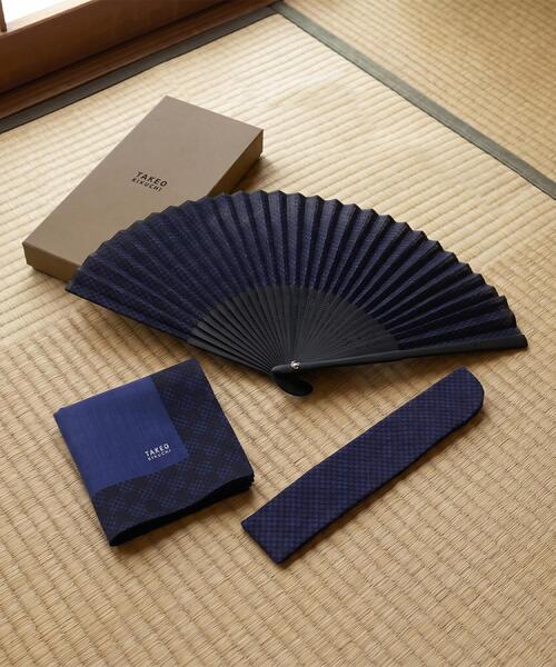 TAKEO KIKUCHI(タケオキクチ)の「【BOXセット】ハンカチ&扇子セット(その他小物・メンズ・ネイビー/ブラック・00)」の2枚目の写真