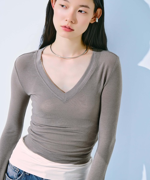 kiehtova(キエトヴァ)の「【kiehtova】CLEAN SILHOUETTE VTOPS/クリーン シルエット ブイトップス(Tシャツ/カットソー・レディース・ブラック/アイボリー/アッシュ・FREE)」の3枚目の写真