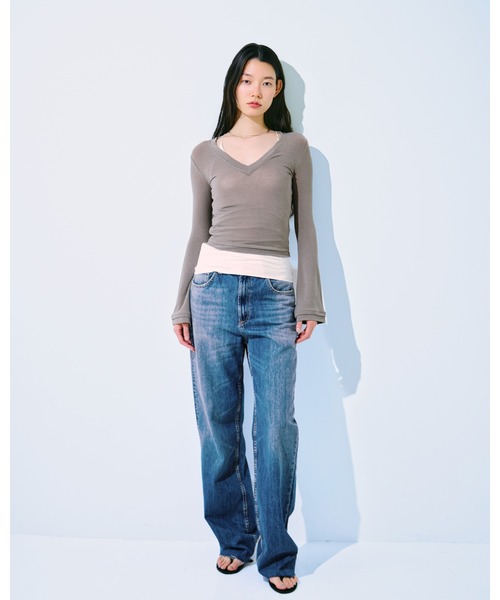 kiehtova(キエトヴァ)の「【kiehtova】CLEAN SILHOUETTE VTOPS/クリーン シルエット ブイトップス(Tシャツ/カットソー・レディース・ブラック/アイボリー/アッシュ・FREE)」の5枚目の写真