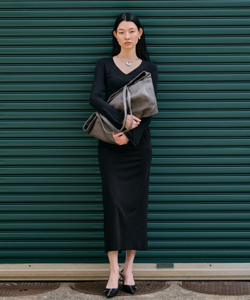 kiehtova(キエトヴァ)の「【kiehtova】CLEAN SILHOUETTE VTOPS/クリーン シルエット ブイトップス(Tシャツ/カットソー・レディース・ブラック/アイボリー/アッシュ・FREE)」の17枚目の写真