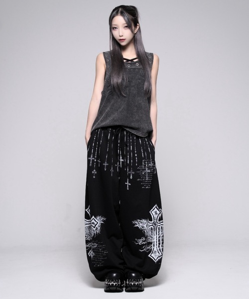 REFLEM(レフレム)の「『REFLEM/レフレム』クロスプリントバレルレッグスウェットパンツ(スウェットパンツ・レディース・ブラック/グレー・FREE)」の17枚目の写真