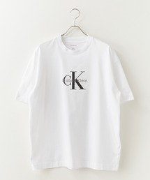 Chick（チック）の「Calvin Klein/カルバンクライン A - MONOLOGO OVERSIZED TEE グラフィックTシャツ ロゴTシャツ（Tシャツ/カットソー）」