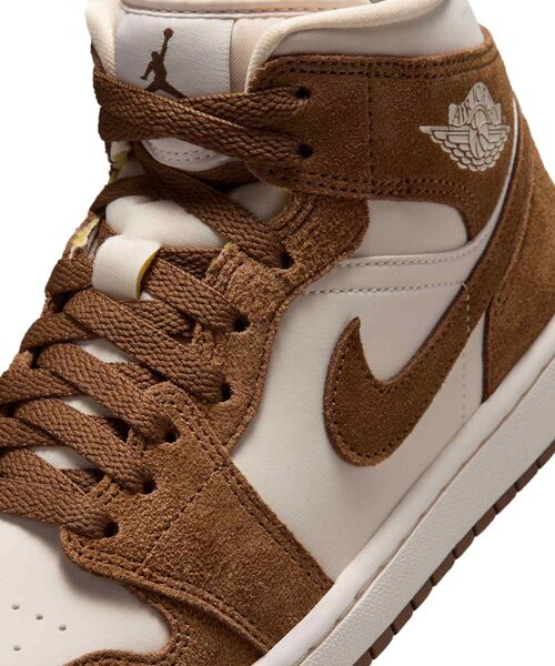 JORDAN BRAND(ジョーダンブランド)の「エア ジョーダン 1 MID ウィメンズシューズ / Air Jordan 1 Mid Women's Shoes BQ6472-203 Light British Tan(スニーカー・レディース・ライトブラウン・24/22.5/23/23.5/24.5/25/25.5/26/22)」の9枚目の写真