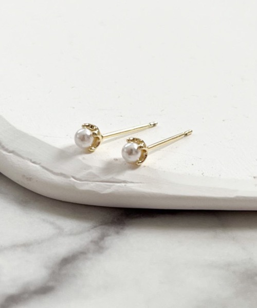 yu-ka(ユーカ)の「YU-KA:フラワーミニスタッドピアス Flower Mini Stud Earrings(ピアス(両耳用)・レディース・ゴールド/シルバー・FREE)」の4枚目の写真