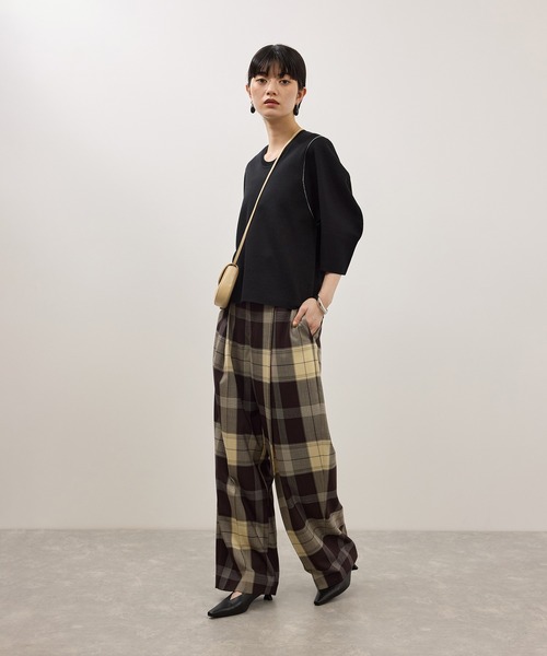 ADAM ET ROPE'(アダムエロペ)の「ナロースクエアパンプス(パンプス・レディース・ホワイト系その他5/ブラック・24.5/23/24/23.5)」の8枚目の写真