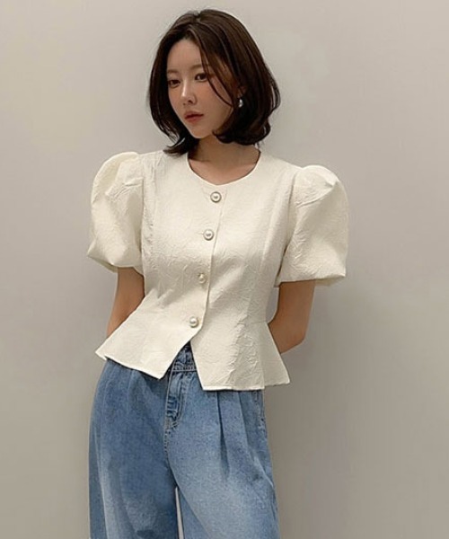 FAVORITO(ファヴォリート)の「ノーカラーパフスリーブジャケット(ノーカラージャケット・レディース・ブラック/ベージュ・F)」の16枚目の写真