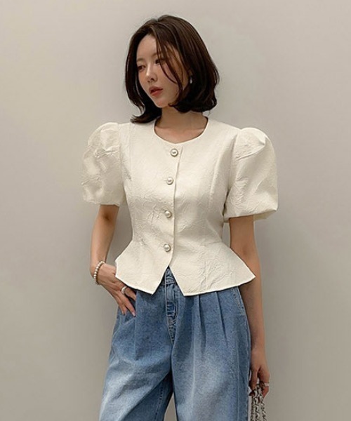 FAVORITO(ファヴォリート)の「ノーカラーパフスリーブジャケット(ノーカラージャケット・レディース・ブラック/ベージュ・F)」の18枚目の写真
