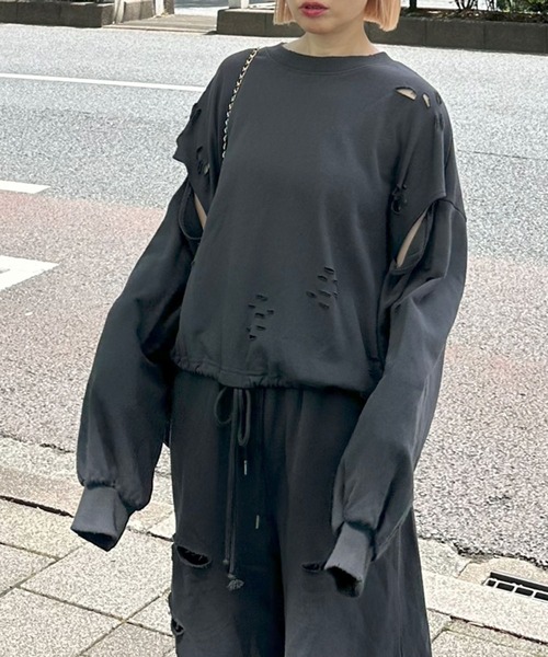 Alley Tokyo(アリートーキョー)の「ダメージいっぱい袖スリットスウェット(スウェット・レディース・ボルドー/グレー/スミクロ・FREE)」の2枚目の写真