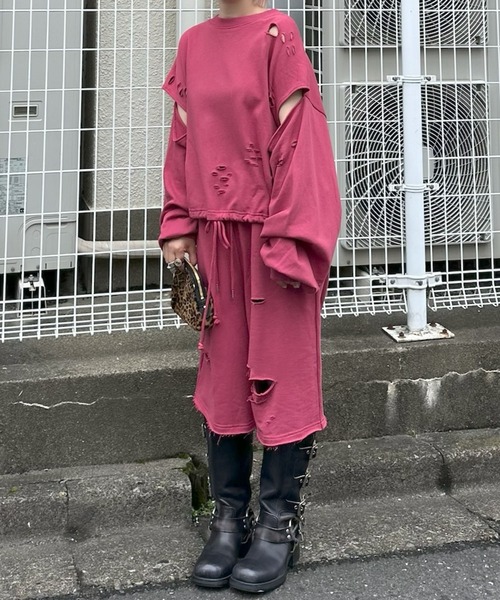 Alley Tokyo(アリートーキョー)の「ダメージいっぱい袖スリットスウェット(スウェット・レディース・ボルドー/グレー/スミクロ・FREE)」の17枚目の写真