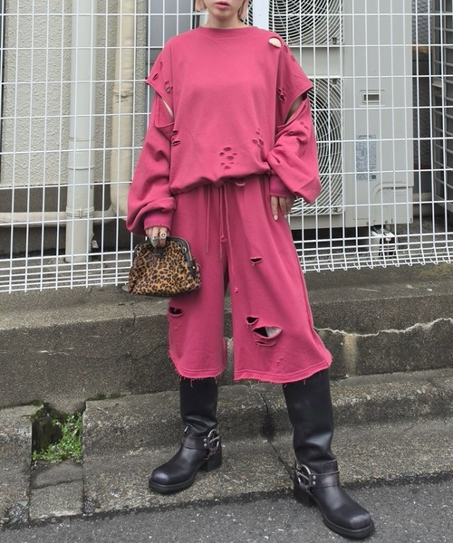 Alley Tokyo(アリートーキョー)の「ダメージいっぱい袖スリットスウェット(スウェット・レディース・ボルドー/グレー/スミクロ・FREE)」の21枚目の写真