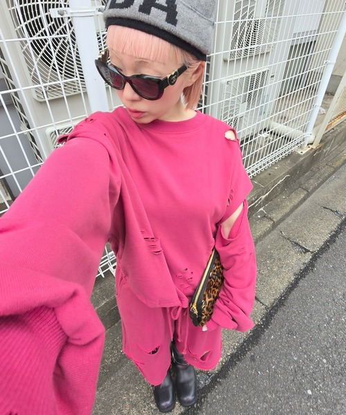 Alley Tokyo(アリートーキョー)の「ダメージいっぱい袖スリットスウェット(スウェット・レディース・ボルドー/グレー/スミクロ・FREE)」の20枚目の写真