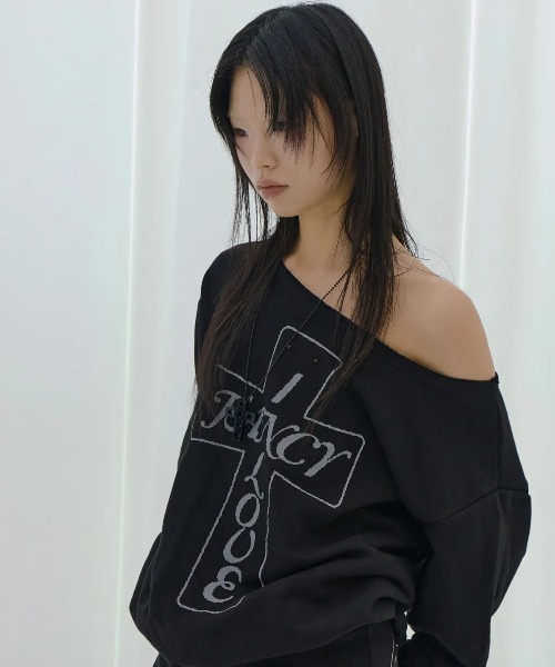FANCY CLUB(ファンシークラブ)の「◇FANCYCLUB◇ブランド直輸入正規品/FROSS オフショルダー・スウェットシャツ FROSS OFF-SHOULDER SWEATSHIRT(スウェット・レディース・ブラック/ライトブルー・FREE)」の3枚目の写真