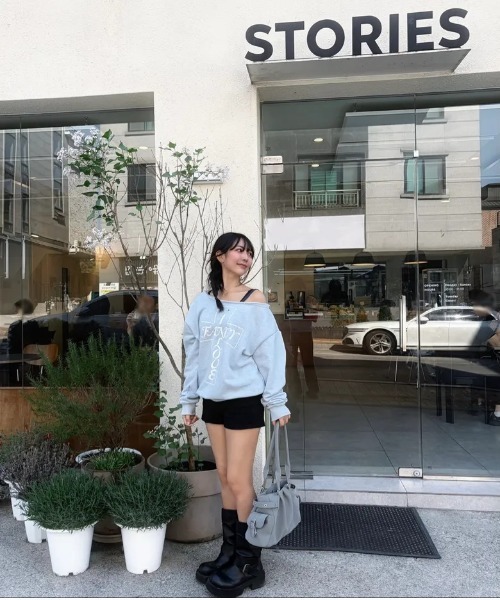 FANCY CLUB(ファンシークラブ)の「◇FANCYCLUB◇ブランド直輸入正規品/FROSS オフショルダー・スウェットシャツ FROSS OFF-SHOULDER SWEATSHIRT(スウェット・レディース・ブラック/ライトブルー・FREE)」の13枚目の写真
