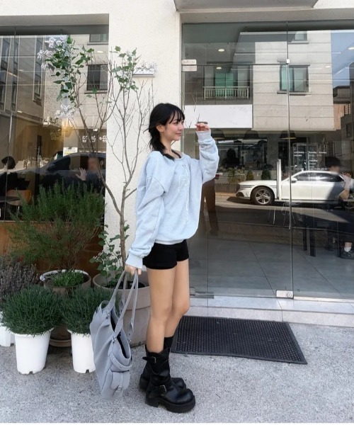 FANCY CLUB(ファンシークラブ)の「◇FANCYCLUB◇ブランド直輸入正規品/FROSS オフショルダー・スウェットシャツ FROSS OFF-SHOULDER SWEATSHIRT(スウェット・レディース・ブラック/ライトブルー・FREE)」の14枚目の写真