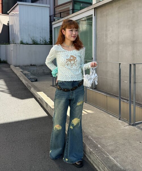 CIAOPANIC(チャオパニック)の「リボン抜染ダメージフレアデニム(デニムパンツ・レディース・サックスブルー/ブルー・SMALL/MEDIUM/X-SMALL)」の10枚目の写真