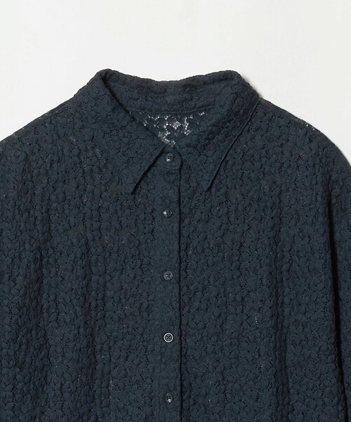 A DAY IN THE LIFE UNITED ARROWS(アデイインザライフユナイテッドアローズ)の「フラワーレース レギュラーカラーシャツ <A DAY IN THE LIFE>(シャツ/ブラウス・レディース・ネイビー/オフホワイト/ブラウン系・FREE)」の5枚目の写真