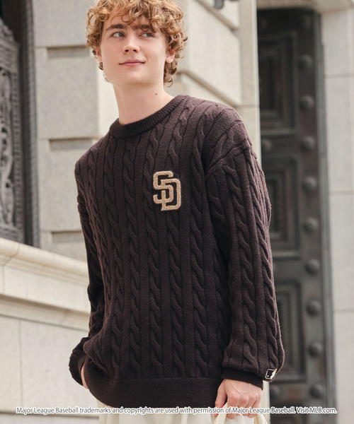 MLB(メジャーリーグベースボール)の「<Exclusive>MLB Embroidered Logo Mohair Touch Cable Knit / MLB 別注 ロゴ刺繍 モヘアタッチ ケーブルニット<帯電防止・マシンウォッシャブル>(ニット/セーター・メンズ・アイボリー/ダークブラウン/ダークネイビー/杢グレー/スミクロ・L/S/M)」の4枚目の写真