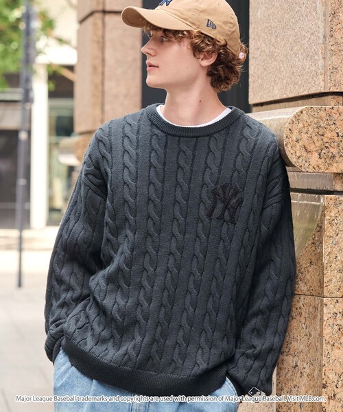 MLB(メジャーリーグベースボール)の「<Exclusive>MLB Embroidered Logo Mohair Touch Cable Knit / MLB 別注 ロゴ刺繍 モヘアタッチ ケーブルニット<帯電防止・マシンウォッシャブル>(ニット/セーター・メンズ・アイボリー/ダークブラウン/ダークネイビー/杢グレー/スミクロ・L/S/M)」の2枚目の写真