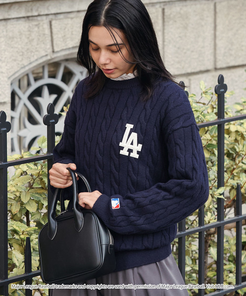 MLB(メジャーリーグベースボール)の「<Exclusive>MLB Embroidered Logo Mohair Touch Cable Knit / MLB 別注 ロゴ刺繍 モヘアタッチ ケーブルニット<帯電防止・マシンウォッシャブル>(ニット/セーター・メンズ・アイボリー/ダークブラウン/ダークネイビー/杢グレー/スミクロ・L/S/M)」の5枚目の写真