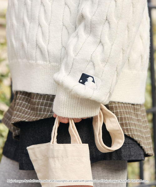 MLB(メジャーリーグベースボール)の「<Exclusive>MLB Embroidered Logo Mohair Touch Cable Knit / MLB 別注 ロゴ刺繍 モヘアタッチ ケーブルニット<帯電防止・マシンウォッシャブル>(ニット/セーター・メンズ・アイボリー/ダークブラウン/ダークネイビー/杢グレー/スミクロ・L/S/M)」の20枚目の写真