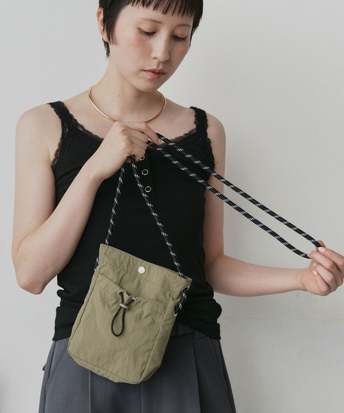 ad thie(アドティエ)の「ナイロン ミニ サコッシュ ショルダー バッグ(ショルダーバッグ・レディース・ライトイエロー/カーキ/ブラック/ライトブルー・FREE)」の2枚目の写真