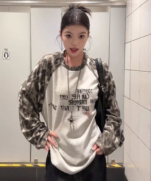 SHEPP（シープ）の「【26年秋冬新作】カモフラ切り替え ラグラン プリント ロンT（Tシャツ/カットソー・レディース・グレー・F）」の4枚目の写真