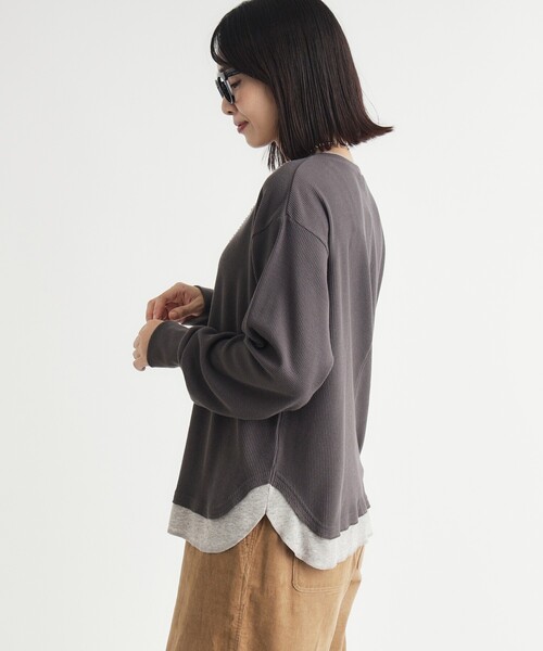 HONEYSUCKLE ROSE（ハニーサックルローズ）の「《1枚でサマになる》ワッフルフェイクレイヤードロンT（Tシャツ/カットソー・レディース・ライトグレー/チャコールグレー・05/04）」の9枚目の写真