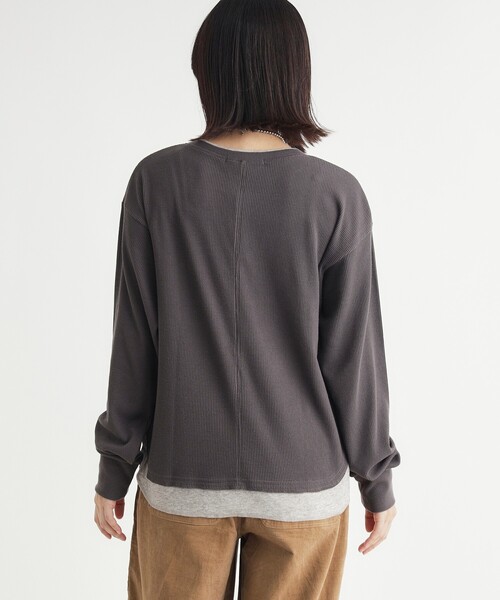 HONEYSUCKLE ROSE（ハニーサックルローズ）の「《1枚でサマになる》ワッフルフェイクレイヤードロンT（Tシャツ/カットソー・レディース・ライトグレー/チャコールグレー・05/04）」の10枚目の写真