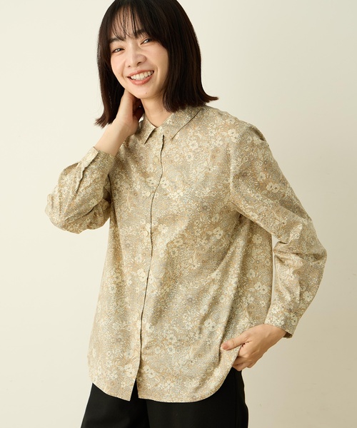 DECOY SINCE 1981(デコイシンスイチキュウハチイチ)の「【Liberty】リバティプリントレギュラーカラーブラウス(シャツ/ブラウス・レディース・ベージュ/ネイビー・11号/9号/13号)」の1枚目の写真