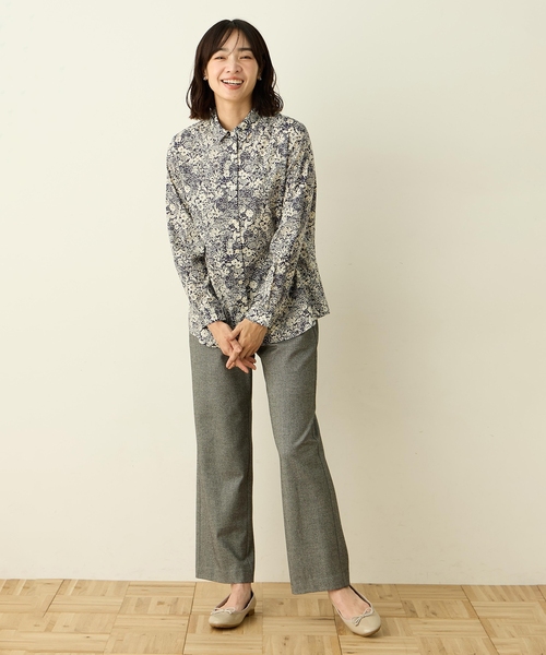 DECOY SINCE 1981(デコイシンスイチキュウハチイチ)の「【Liberty】リバティプリントレギュラーカラーブラウス(シャツ/ブラウス・レディース・ベージュ/ネイビー・11号/9号/13号)」の7枚目の写真