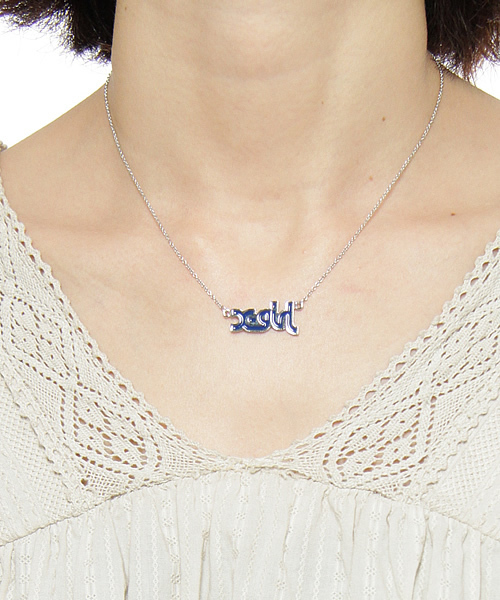 X-girl（エックスガール）の「LIMITED LOGO NECKLACE（ネックレス・レディース・ホワイト/ブラック/ブルー/レッド・ONE SIZE）」の7枚目の写真