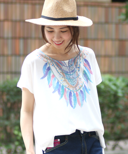 チチカカ(チチカカ)の「アフリカンフェザー Tシャツ(Tシャツ/カットソー・レディース・その他1/グレー/カラフル・FREE)」の1枚目の写真