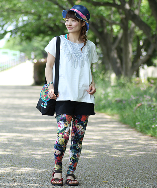 チチカカ(チチカカ)の「アフリカンフェザー Tシャツ(Tシャツ/カットソー・レディース・その他1/グレー/カラフル・FREE)」の20枚目の写真