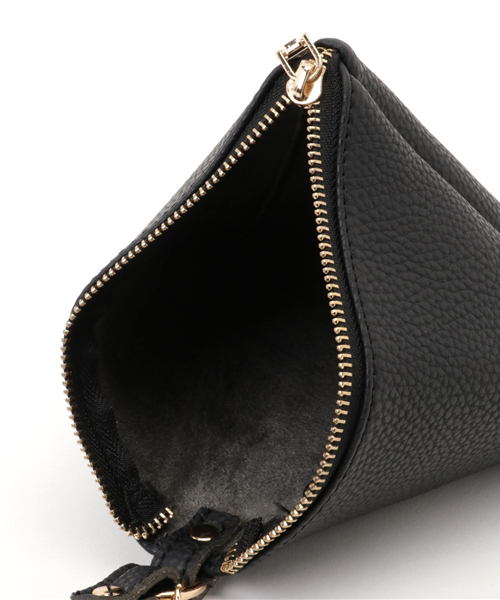 Fun & Daily(ファンアンドデイリー)の「F&D : トライアングル&タッセルバッグ(ハンドバッグ・レディース・ブラック/グレー・FREE)」の5枚目の写真