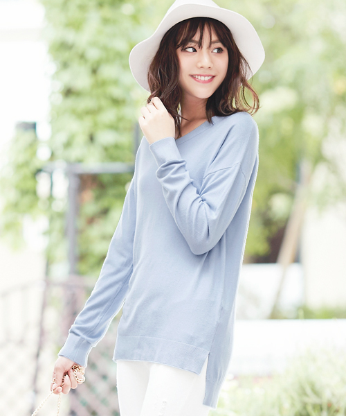 KOBE LETTUCE（コウベレタス）の「[選べるネック]サイドスリット入り☆ゆるニットトップス（ニット/セーター・レディース・ブラック/グレー/オフホワイト/サックスブルー/ボルドー/キャメル/ピンクベージュ/ホワイト系その他2/ブラック系その他2/グレー系その他2/ブルー系その他2/イエロー系その他2/ピンク系その他2/レッド系その他2・FREE）」の8枚目の写真