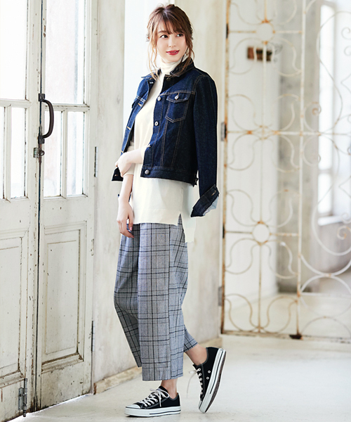 KOBE LETTUCE（コウベレタス）の「[選べるネック]サイドスリット入り☆ゆるニットトップス（ニット/セーター・レディース・ブラック/グレー/オフホワイト/サックスブルー/ボルドー/キャメル/ピンクベージュ/ホワイト系その他2/ブラック系その他2/グレー系その他2/ブルー系その他2/イエロー系その他2/ピンク系その他2/レッド系その他2・FREE）」の3枚目の写真