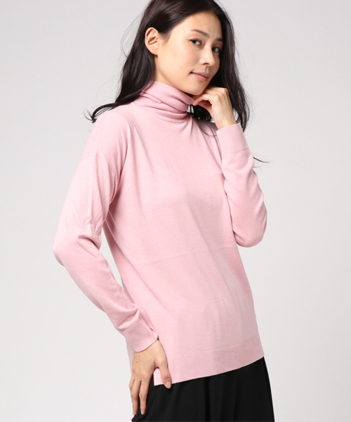 KOBE LETTUCE（コウベレタス）の「[選べるネック]サイドスリット入り☆ゆるニットトップス（ニット/セーター・レディース・ブラック/グレー/オフホワイト/サックスブルー/ボルドー/キャメル/ピンクベージュ/ホワイト系その他2/ブラック系その他2/グレー系その他2/ブルー系その他2/イエロー系その他2/ピンク系その他2/レッド系その他2・FREE）」の12枚目の写真