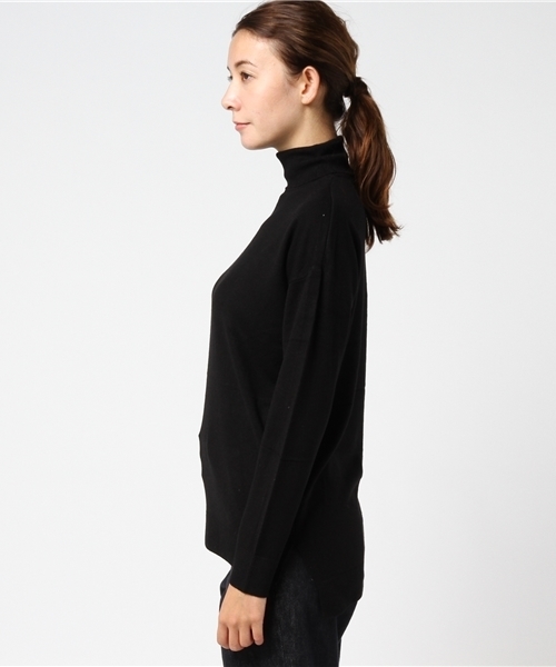 KOBE LETTUCE（コウベレタス）の「[選べるネック]サイドスリット入り☆ゆるニットトップス（ニット/セーター・レディース・ブラック/グレー/オフホワイト/サックスブルー/ボルドー/キャメル/ピンクベージュ/ホワイト系その他2/ブラック系その他2/グレー系その他2/ブルー系その他2/イエロー系その他2/ピンク系その他2/レッド系その他2・FREE）」の16枚目の写真