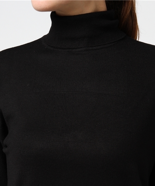 KOBE LETTUCE（コウベレタス）の「[選べるネック]サイドスリット入り☆ゆるニットトップス（ニット/セーター・レディース・ブラック/グレー/オフホワイト/サックスブルー/ボルドー/キャメル/ピンクベージュ/ホワイト系その他2/ブラック系その他2/グレー系その他2/ブルー系その他2/イエロー系その他2/ピンク系その他2/レッド系その他2・FREE）」の17枚目の写真