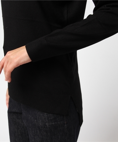 KOBE LETTUCE（コウベレタス）の「[選べるネック]サイドスリット入り☆ゆるニットトップス（ニット/セーター・レディース・ブラック/グレー/オフホワイト/サックスブルー/ボルドー/キャメル/ピンクベージュ/ホワイト系その他2/ブラック系その他2/グレー系その他2/ブルー系その他2/イエロー系その他2/ピンク系その他2/レッド系その他2・FREE）」の19枚目の写真