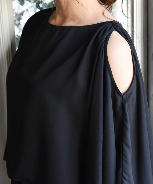 Luz Llena（ラズレナ）の「シフォンケープスリムワンピース（ドレス・レディース・ブラック/グレー・MEDIUM/LARGE）」の17枚目の写真