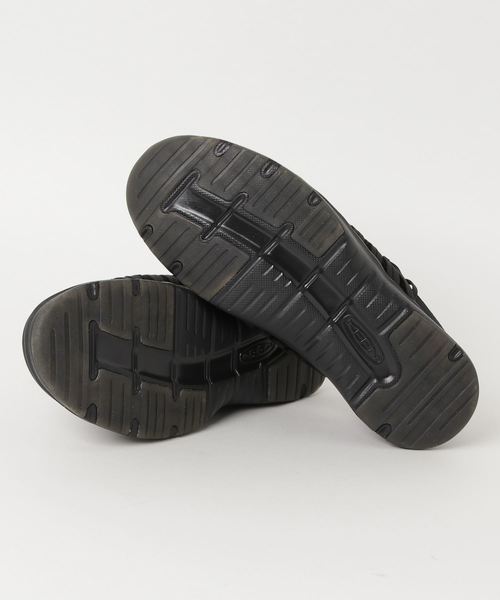 KEEN(キーン)の「UNEEK EXO / ユニーク エクソ(スニーカー・メンズ・ブラック・25.5cm/26.5cm/27.5cm/26cm/27cm/28cm/25cm/29cm/30cm)」の2枚目の写真