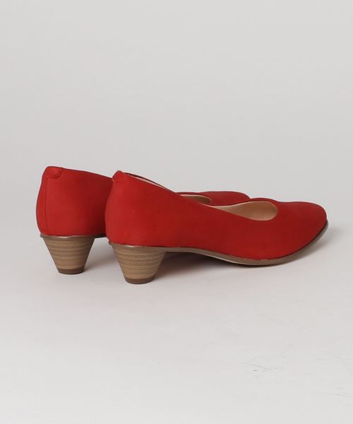Clarks（クラークス）の「Mena Bloom / メナブルーム (ブライトレッドヌバック)（パンプス・レディース・レッド・4/6/3/5/5.5/4.5/3.5）」の2枚目の写真