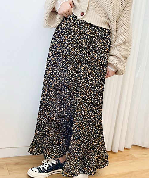 apres jour(アプレジュール)の「アソートプリーツスカート【ZOZOTOWN限定アイテム】(スカート・レディース・ブラック/ベージュ/オフホワイト/ブラック系その他/ホワイト系その他/ドット/レッド系その他/イエロー系その他/ブルー/ライトグレー/サックスブルー/ライトグリーン・フリー)」の14枚目の写真