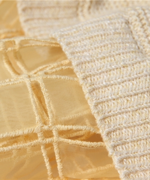 Another Edition（アナザーエディション）の「AE [A]シシュウレースペプラム PO ◆（ニット/セーター・レディース・オフホワイト/イエロー/グレー・フリー）」の4枚目の写真